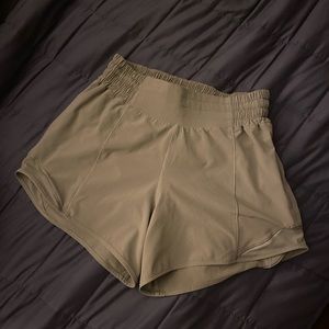 Lululemon High rise Hotty hot shorts